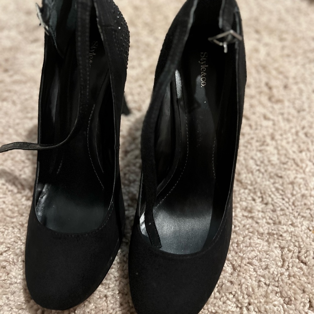 Like new style & co heels